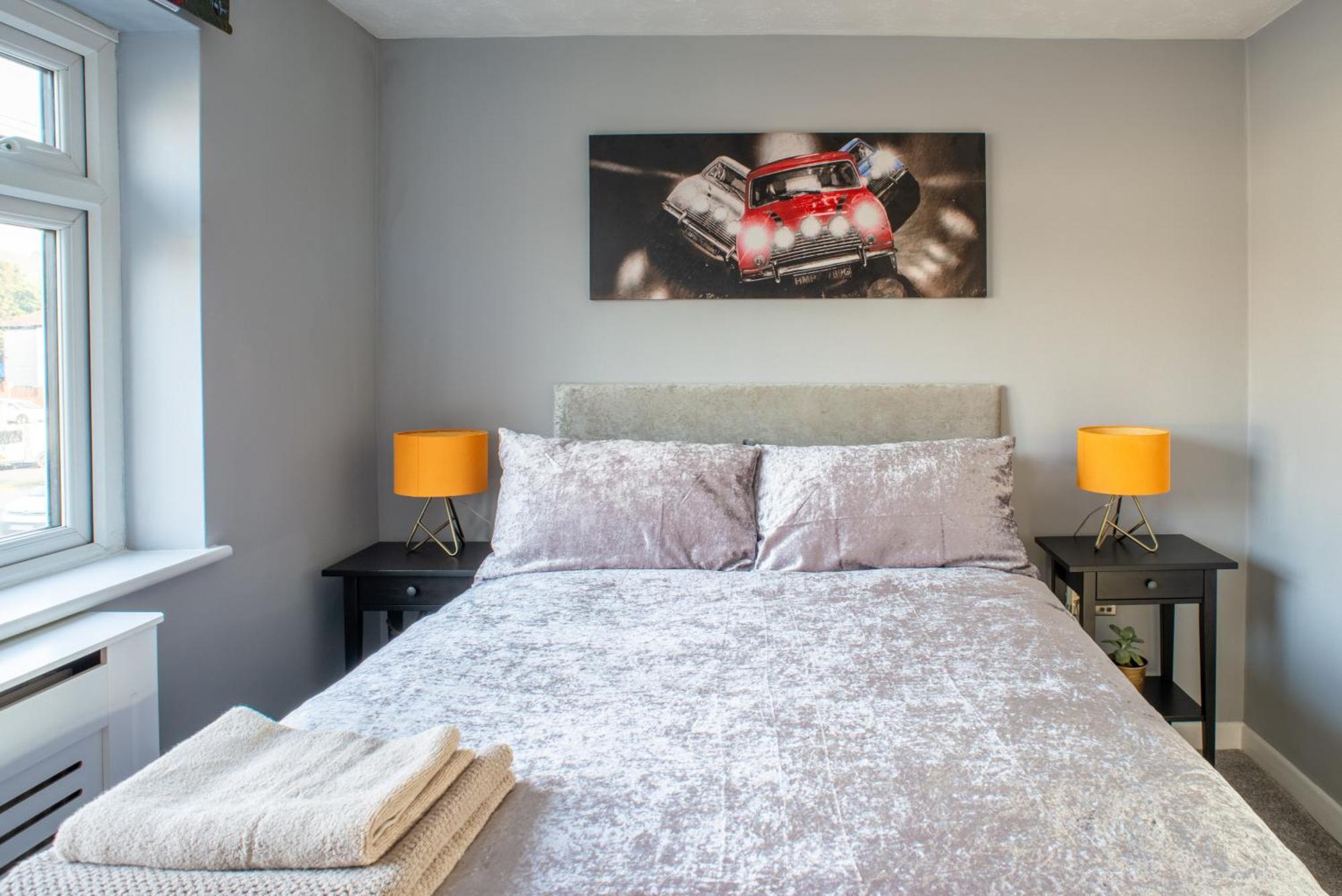 No10 - 2 Bedroom House With Private Garden And Parking